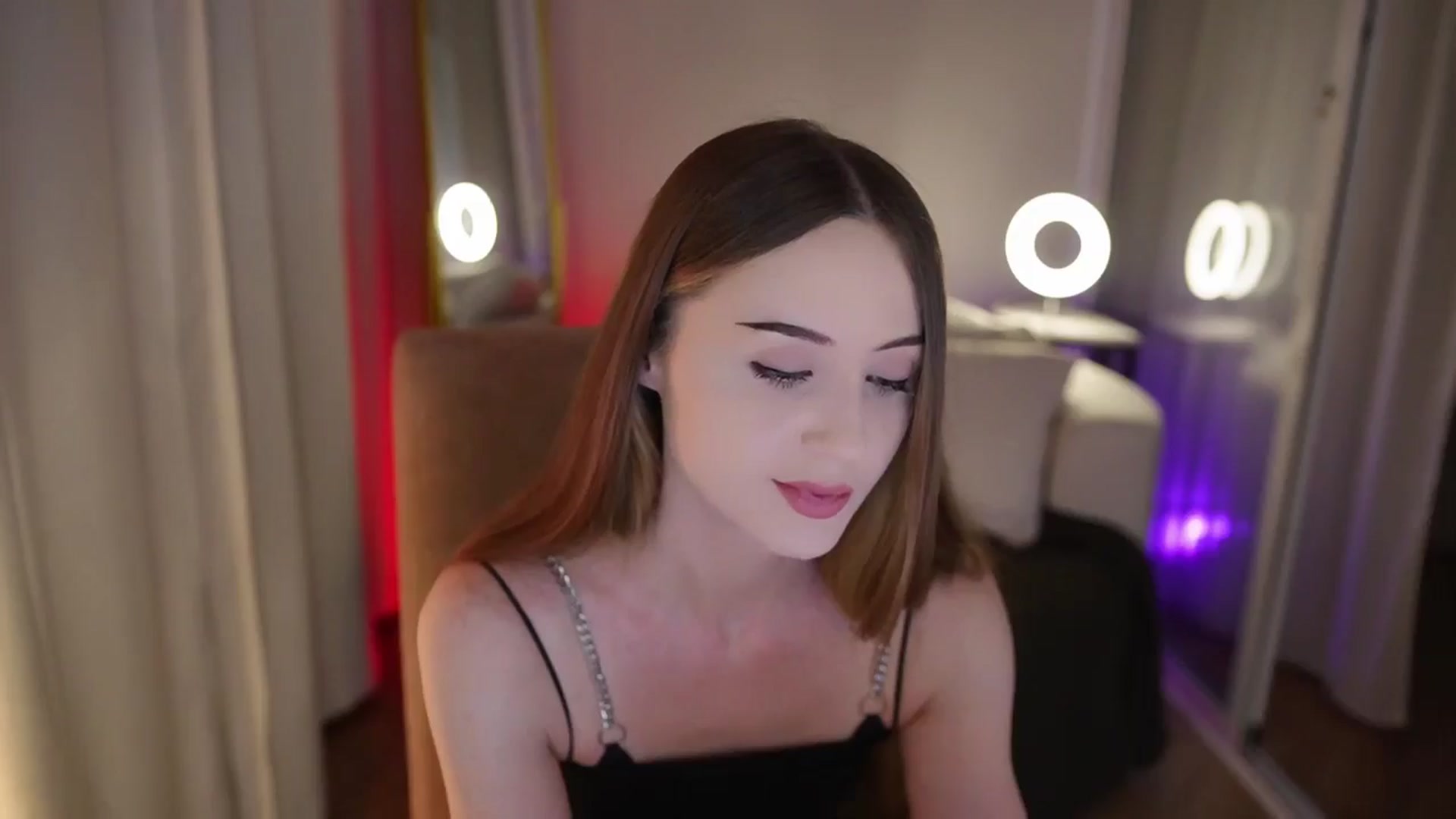 Gallery image thumbnail from Innocent_Soul's myfreecams stream on, 09/24/2025, 21:34 image 10 of 20