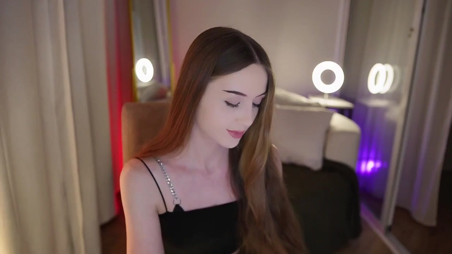 Gallery image thumbnail from Innocent_Soul's myfreecams stream on, 09/24/2025, 21:34 image 12 of 20
