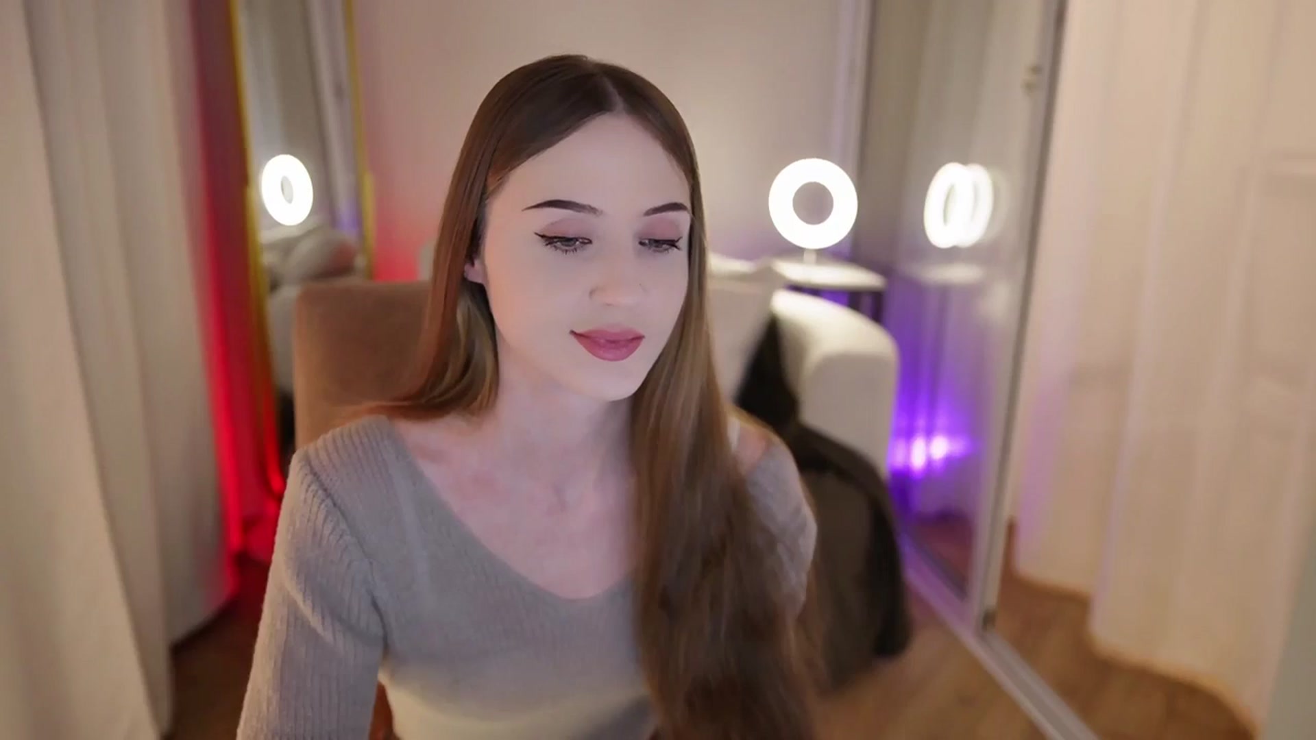 Gallery image thumbnail from Innocent_Soul's myfreecams stream on, 09/30/2025, 15:46 image 2 of 20