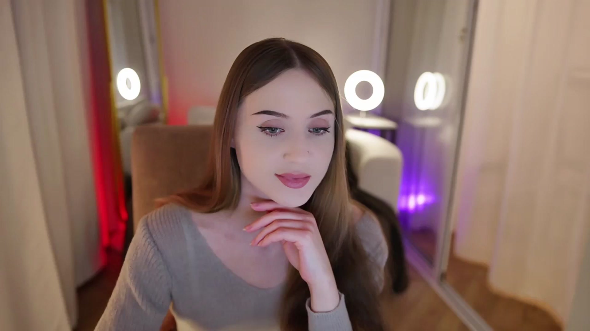 Gallery image thumbnail from Innocent_Soul's myfreecams stream on, 09/30/2025, 15:46 image 6 of 20