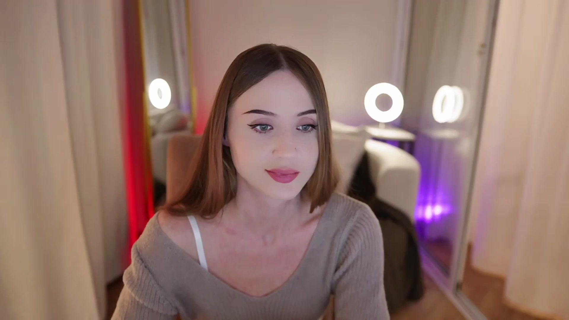 Gallery image thumbnail from Innocent_Soul's myfreecams stream on, 09/30/2025, 16:53 image 12 of 20