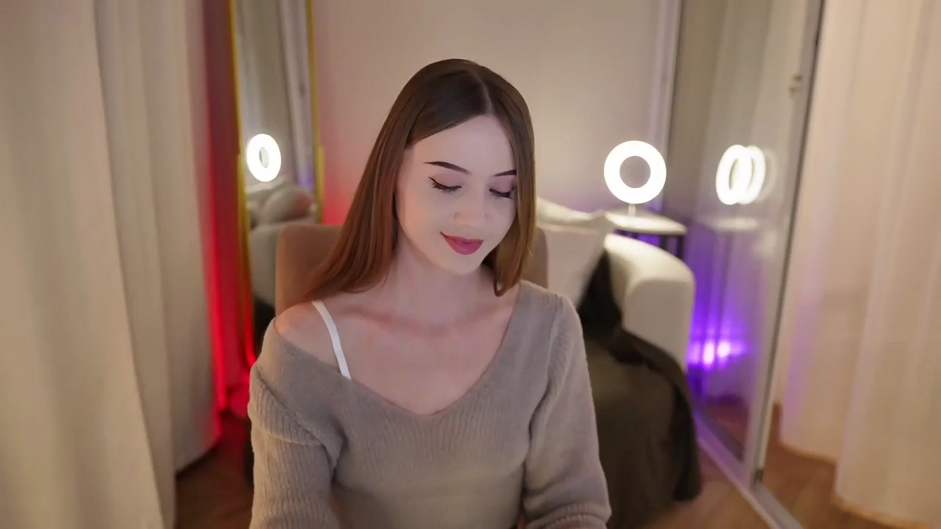 Gallery image thumbnail from Innocent_Soul's myfreecams stream on, 09/30/2025, 16:53 image 9 of 20
