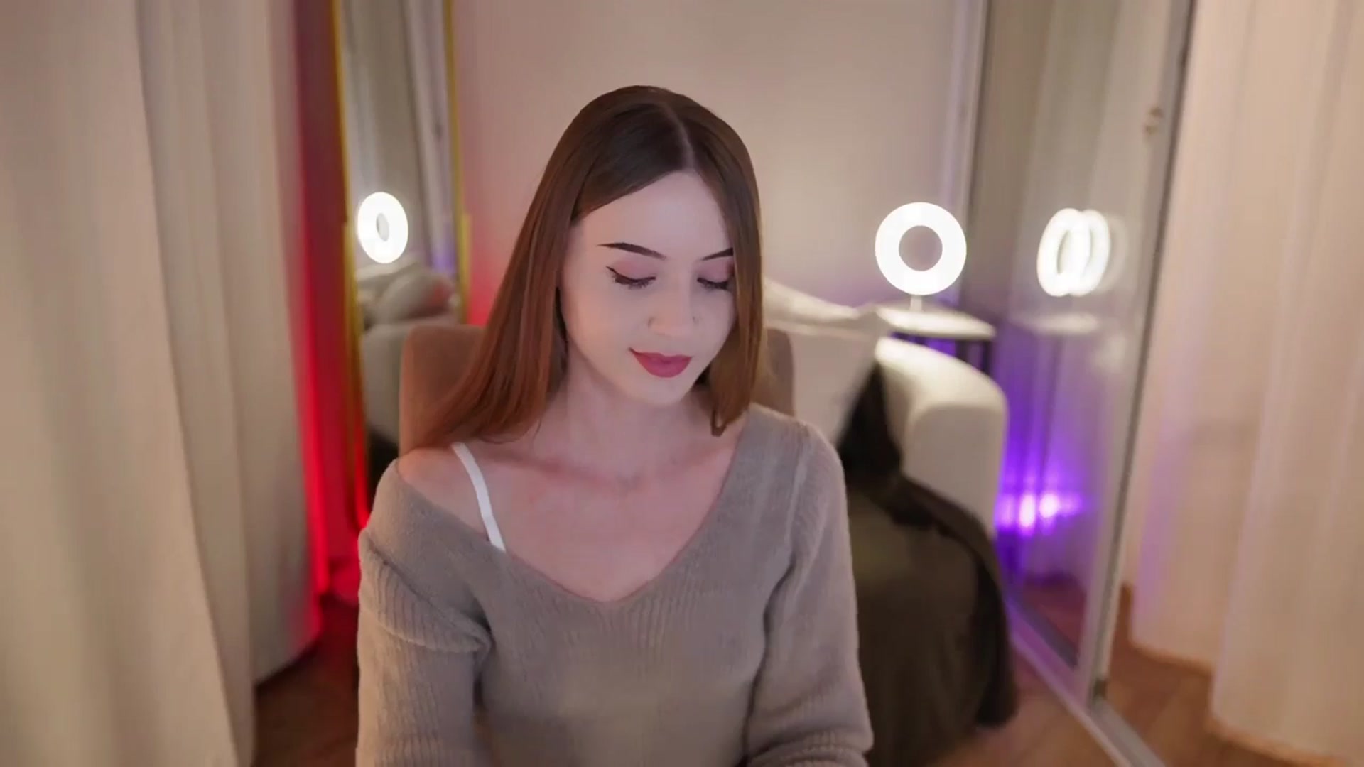 Gallery image thumbnail from Innocent_Soul's myfreecams stream on, 09/30/2025, 16:53 image 16 of 20