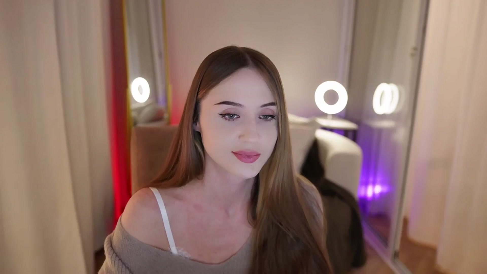 Gallery image thumbnail from Innocent_Soul's myfreecams stream on, 09/30/2025, 19:05 image 15 of 20
