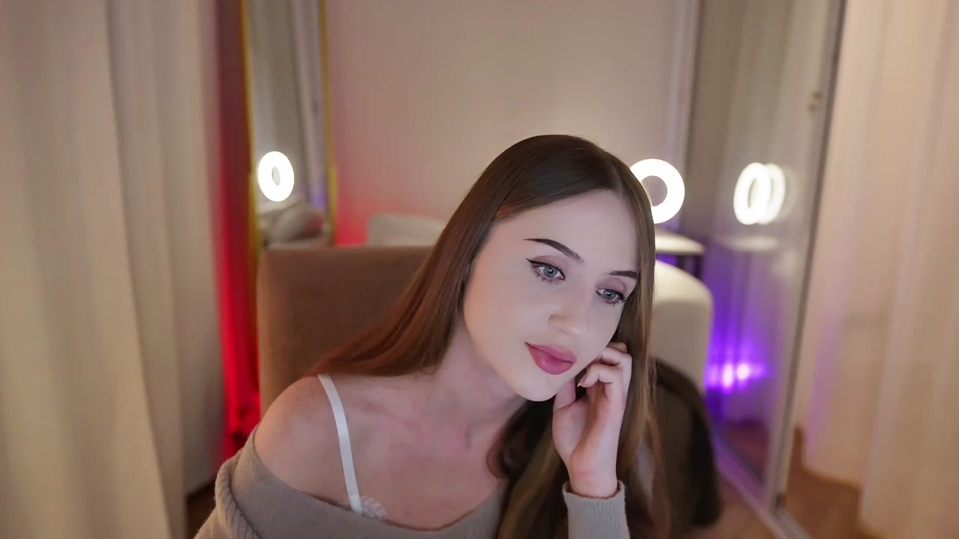 Gallery image thumbnail from Innocent_Soul's myfreecams stream on, 09/30/2025, 19:05 image 17 of 20