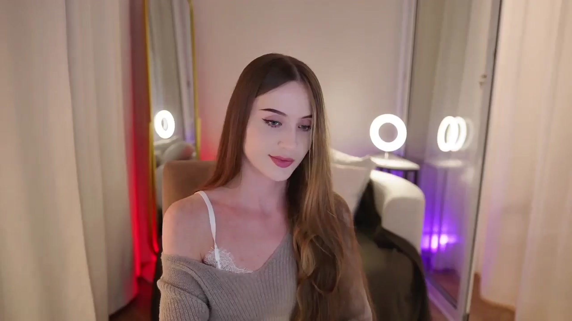 Gallery image thumbnail from Innocent_Soul's myfreecams stream on, 09/30/2025, 19:05 image 19 of 20