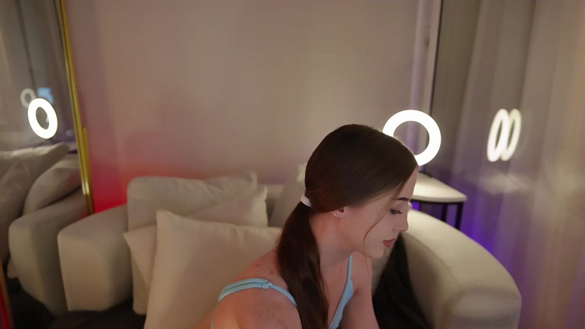 Gallery image thumbnail from Innocent_Soul's myfreecams stream on, 10/04/2025, 20:32 image 19 of 20