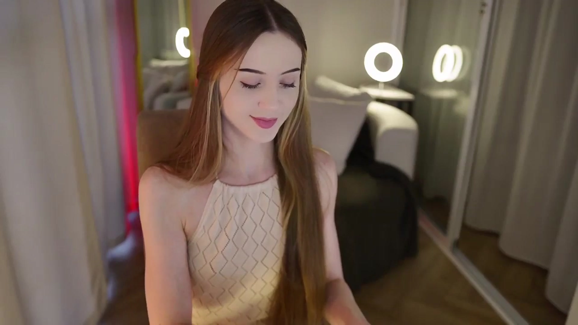 Gallery image thumbnail from Innocent_Soul's myfreecams stream on, 10/09/2025, 14:46 image 14 of 20
