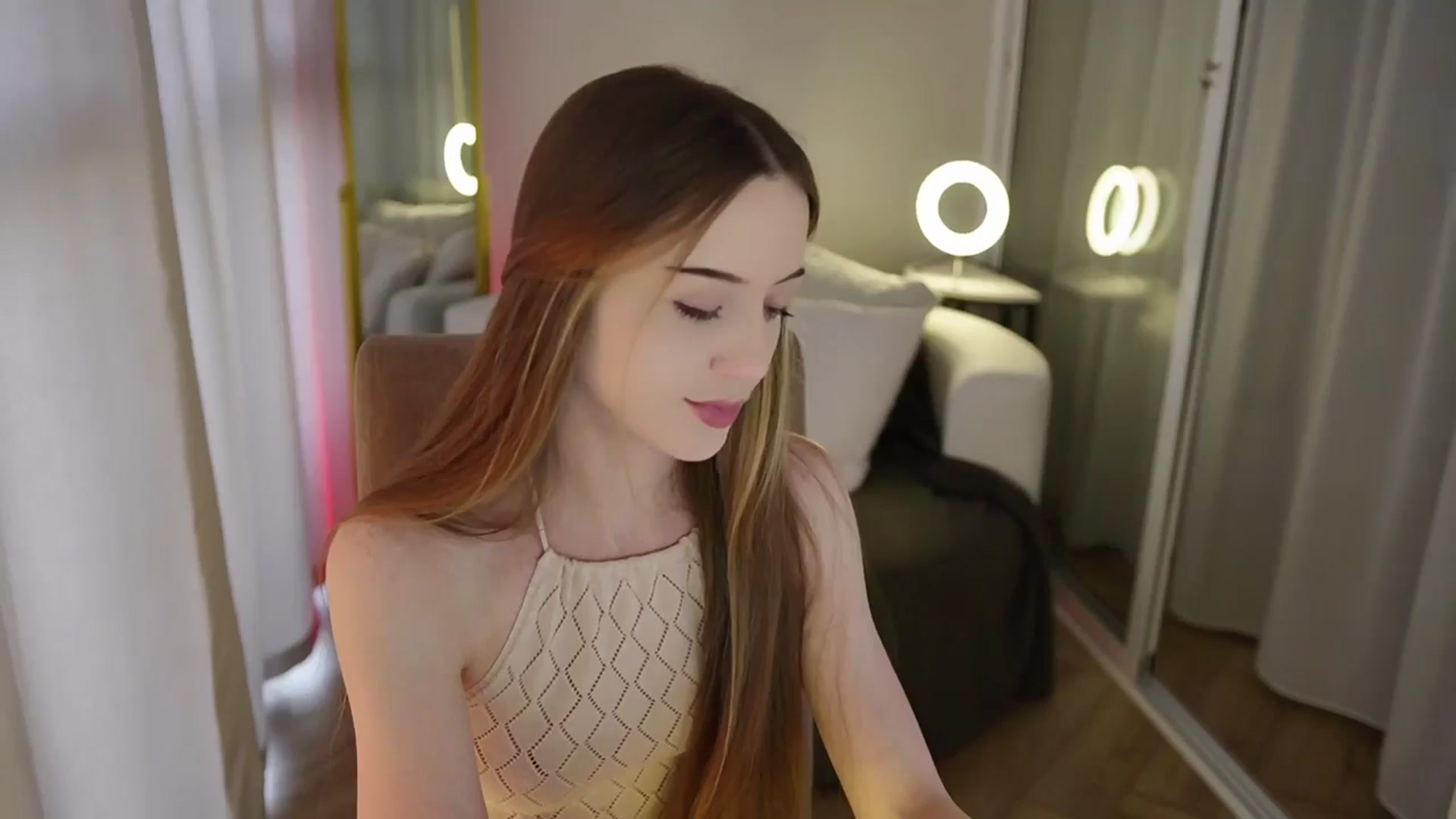 Gallery image thumbnail from Innocent_Soul's myfreecams stream on, 10/09/2025, 14:46 image 4 of 20