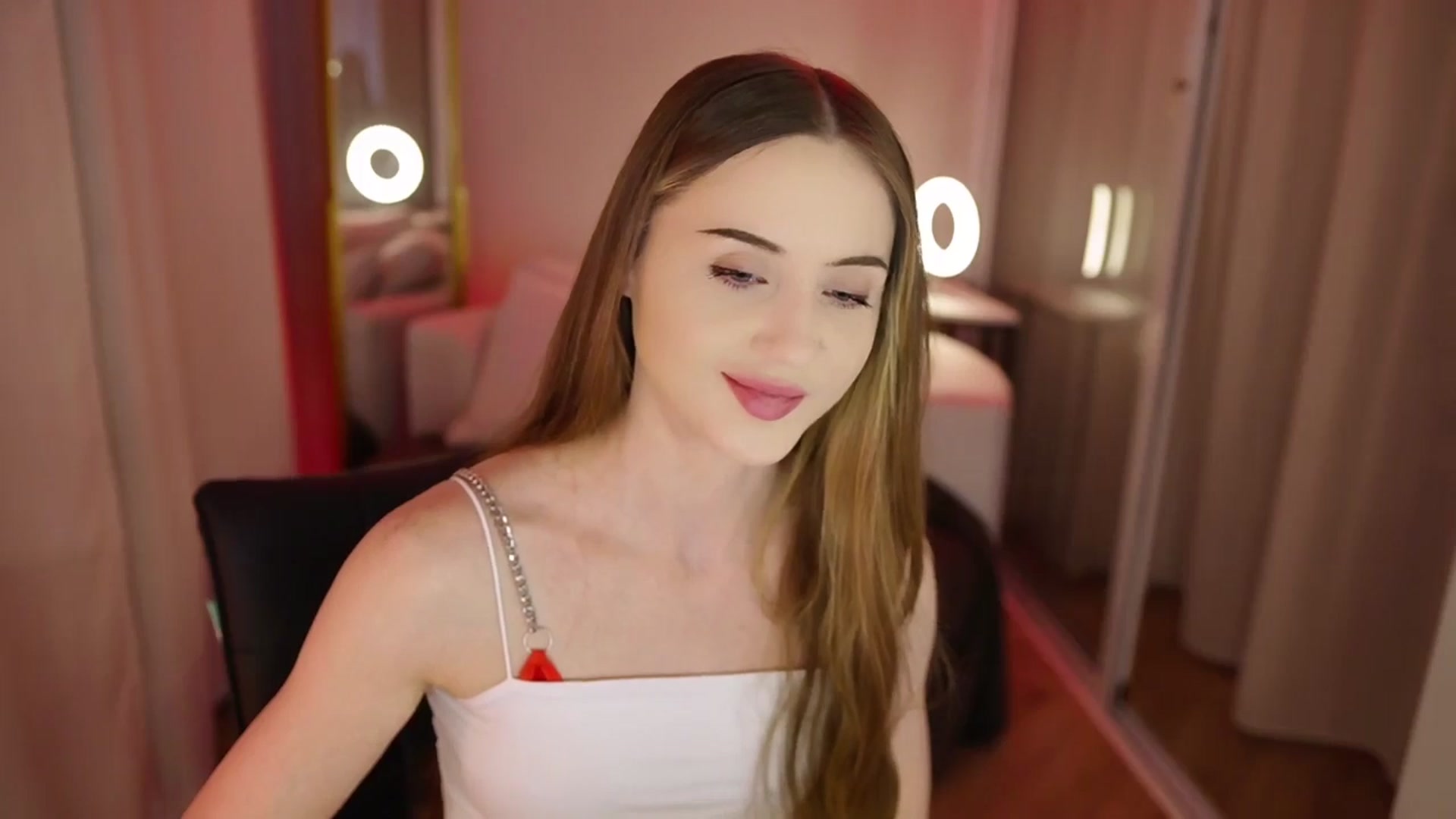 Gallery image thumbnail from Innocent_Soul's myfreecams stream on, 10/30/2025, 22:03 image 4 of 20