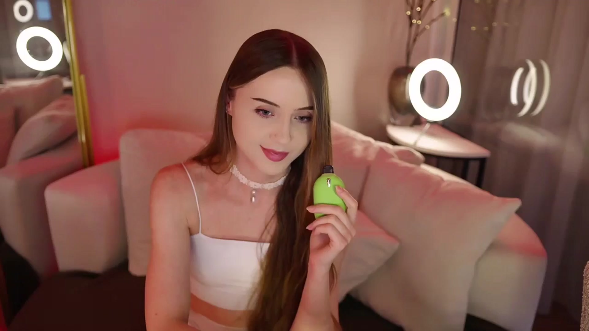 Gallery image thumbnail from Innocent_Soul's myfreecams stream on, 10/31/2025, 20:34 image 16 of 20