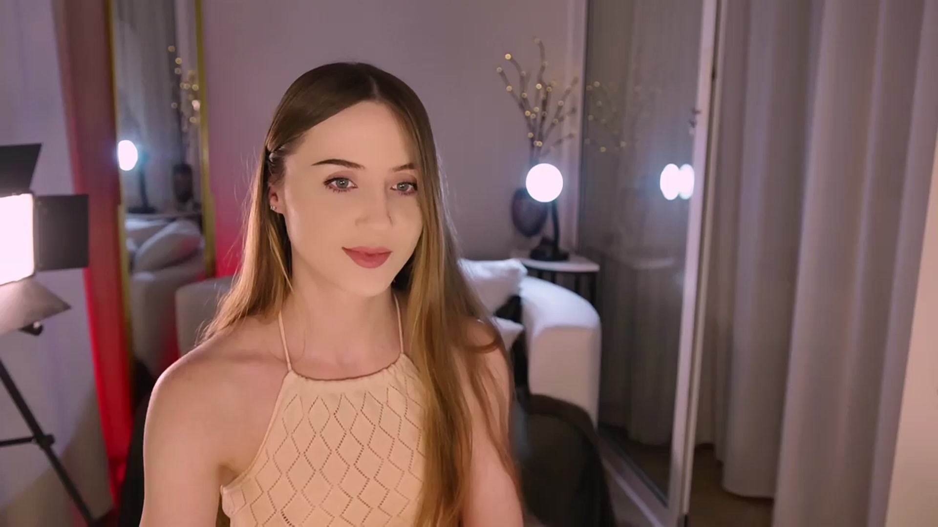 Gallery image thumbnail from Innocent_Soul's myfreecams stream on, 11/04/2025, 16:08 image 12 of 20