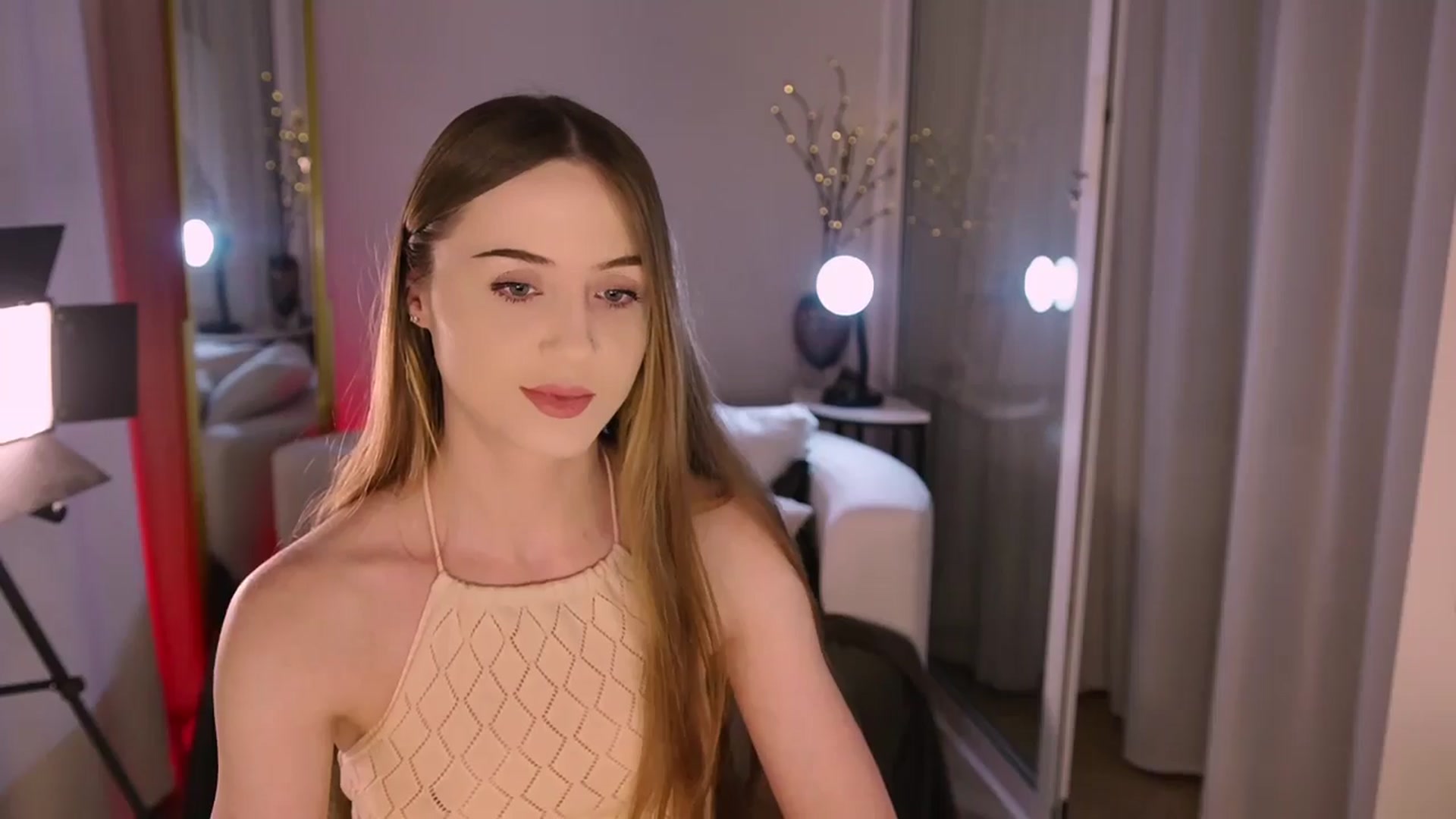 Gallery image thumbnail from Innocent_Soul's myfreecams stream on, 11/04/2025, 16:08 image 9 of 20