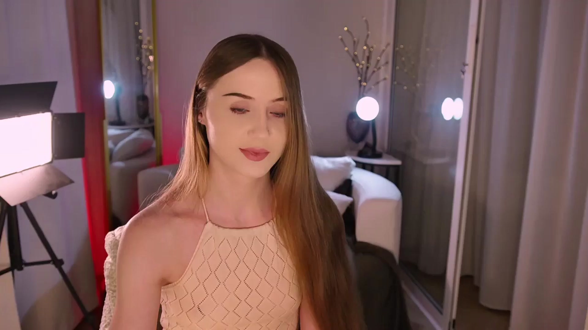 Gallery image thumbnail from Innocent_Soul's myfreecams stream on, 11/04/2025, 18:22 image 14 of 20