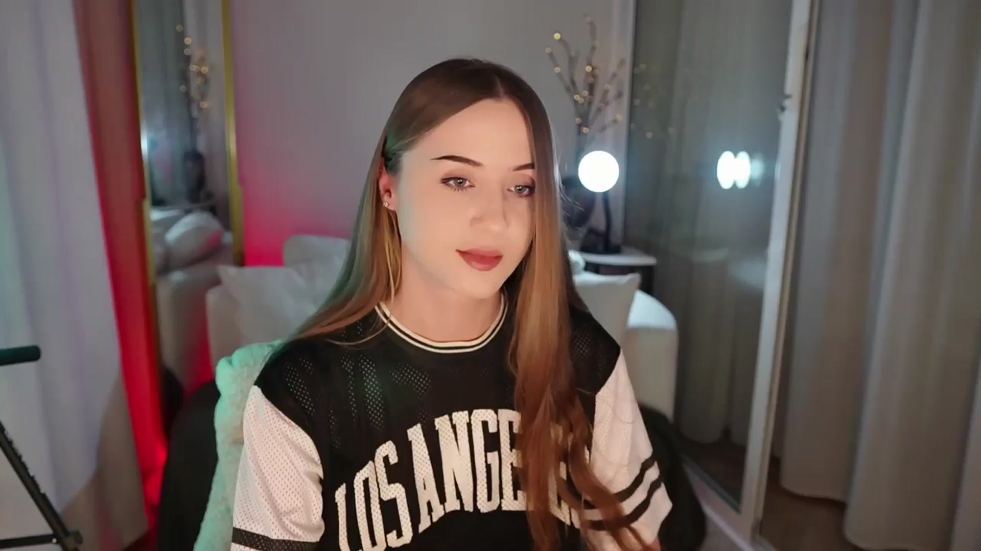 Gallery image thumbnail from Innocent_Soul's myfreecams stream on, 11/05/2025, 20:03 image 12 of 20