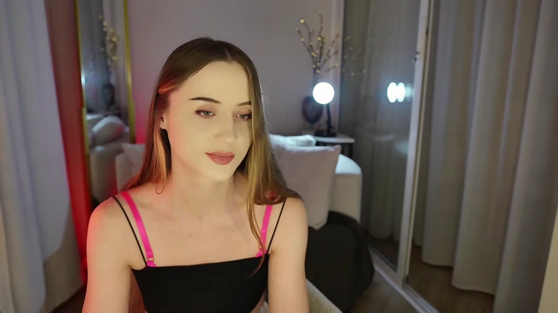Gallery image thumbnail from Innocent_Soul's myfreecams stream on, 11/07/2025, 18:11 image 18 of 20