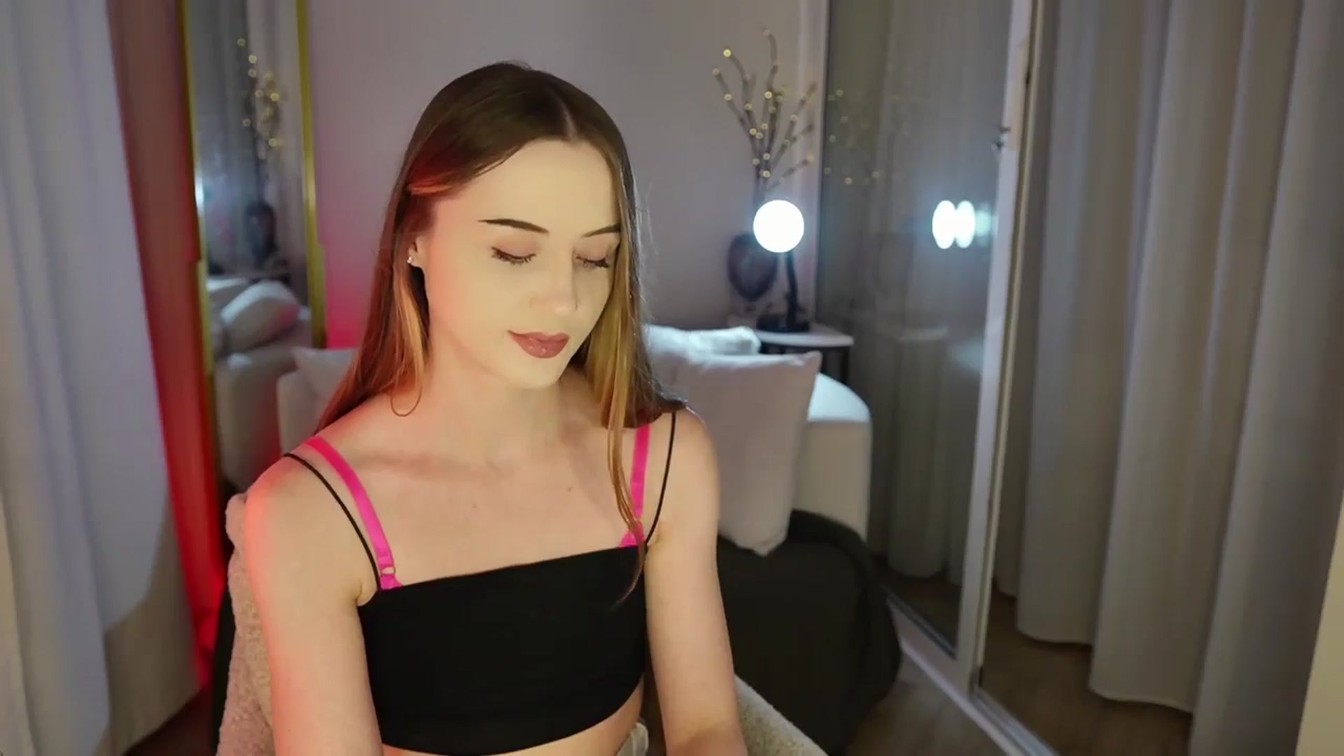 Gallery image thumbnail from Innocent_Soul's myfreecams stream on, 11/07/2025, 18:11 image 12 of 20