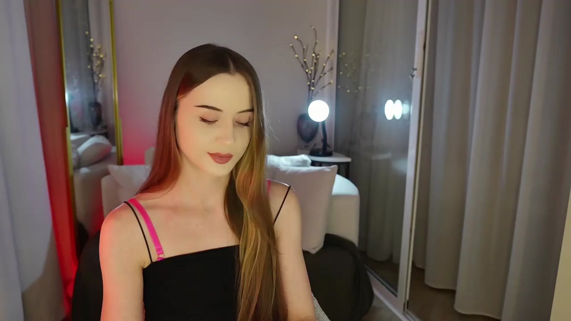 Gallery image thumbnail from Innocent_Soul's myfreecams stream on, 11/07/2025, 19:29 image 16 of 20