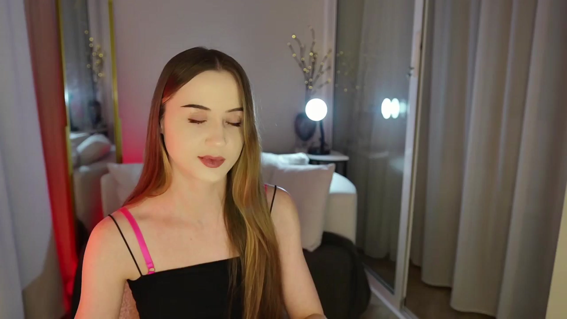 Gallery image thumbnail from Innocent_Soul's myfreecams stream on, 11/07/2025, 19:29 image 19 of 20