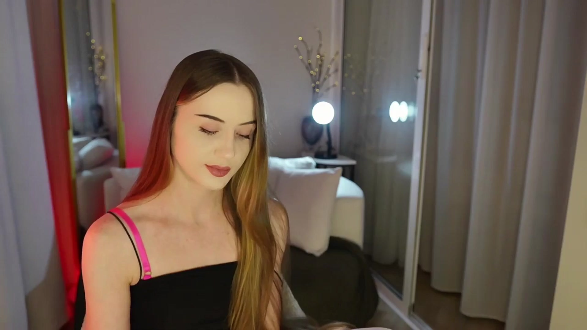 Gallery image thumbnail from Innocent_Soul's myfreecams stream on, 11/07/2025, 19:29 image 13 of 20