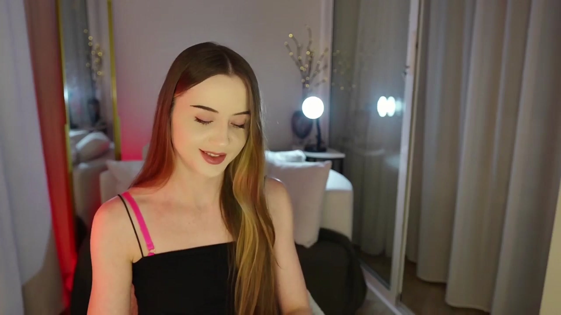 Gallery image thumbnail from Innocent_Soul's myfreecams stream on, 11/07/2025, 19:29 image 17 of 20