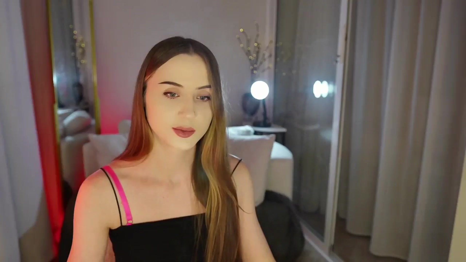 Gallery image thumbnail from Innocent_Soul's myfreecams stream on, 11/07/2025, 19:29 image 15 of 20