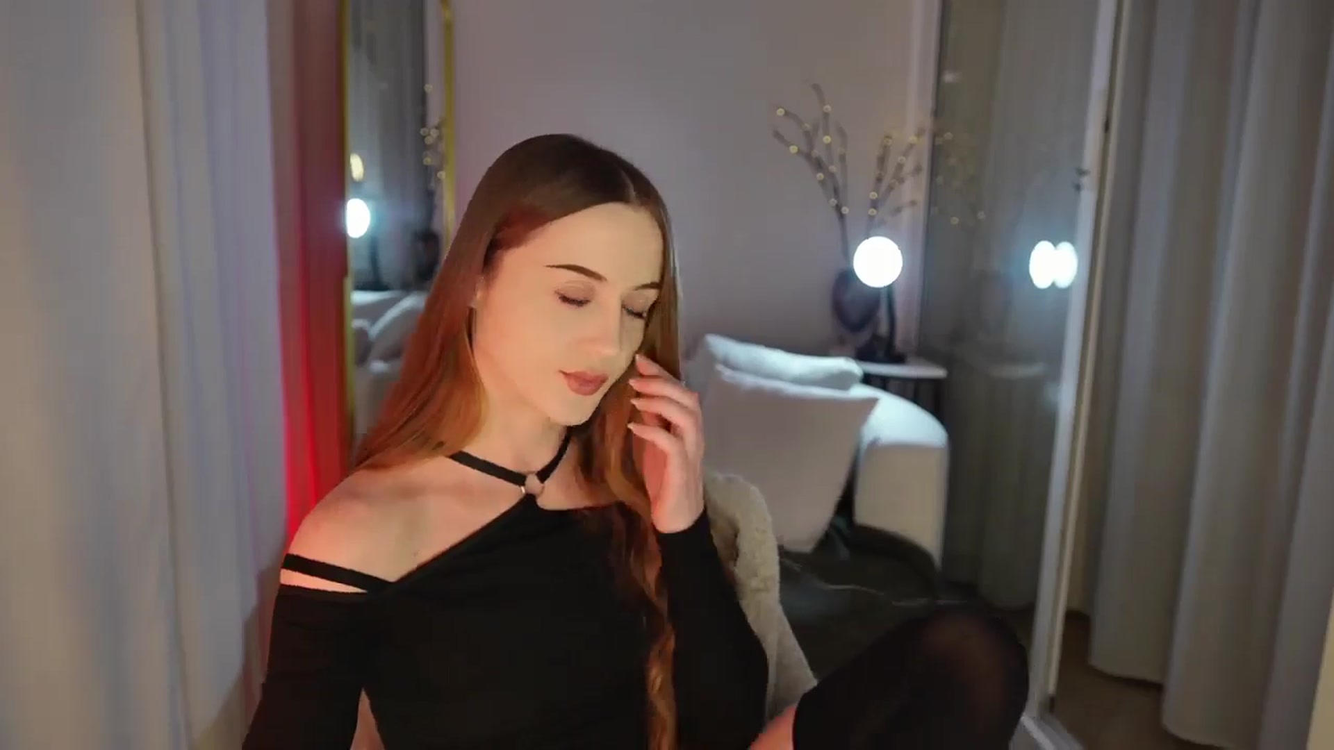 Gallery image thumbnail from Innocent_Soul's myfreecams stream on, 11/08/2025, 17:49 image 9 of 20