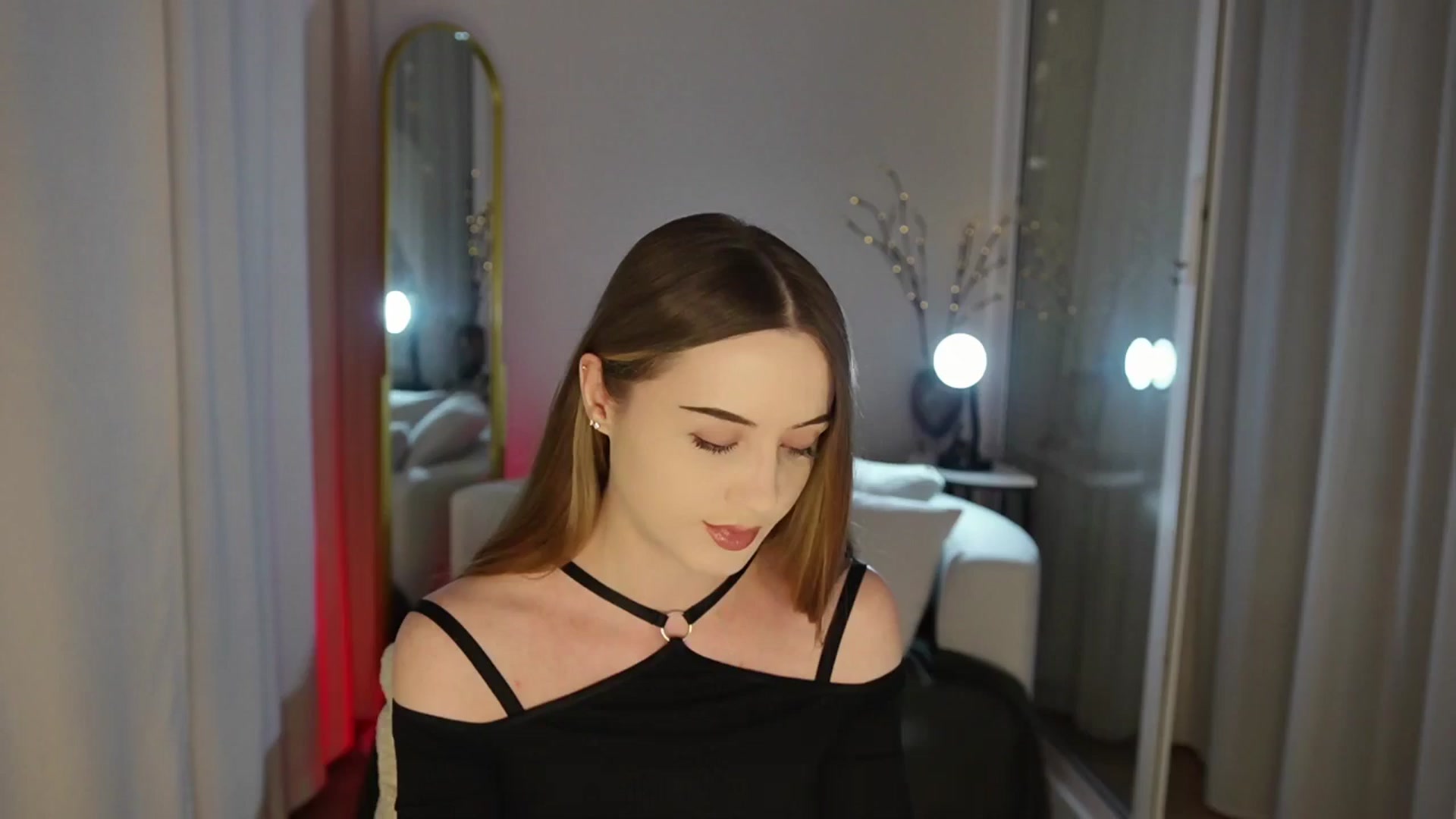 Gallery image thumbnail from Innocent_Soul's myfreecams stream on, 11/08/2025, 20:03 image 1 of 20