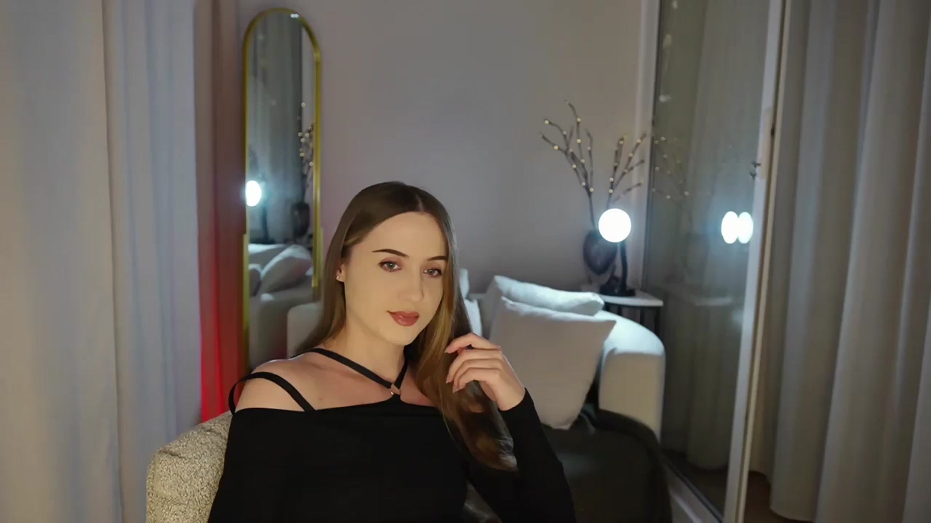 Gallery image thumbnail from Innocent_Soul's myfreecams stream on, 11/08/2025, 20:03 image 15 of 20
