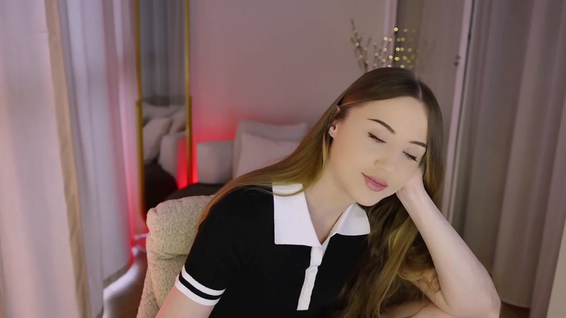 Gallery image thumbnail from Innocent_Soul's myfreecams stream on, 11/10/2025, 12:32 image 3 of 20