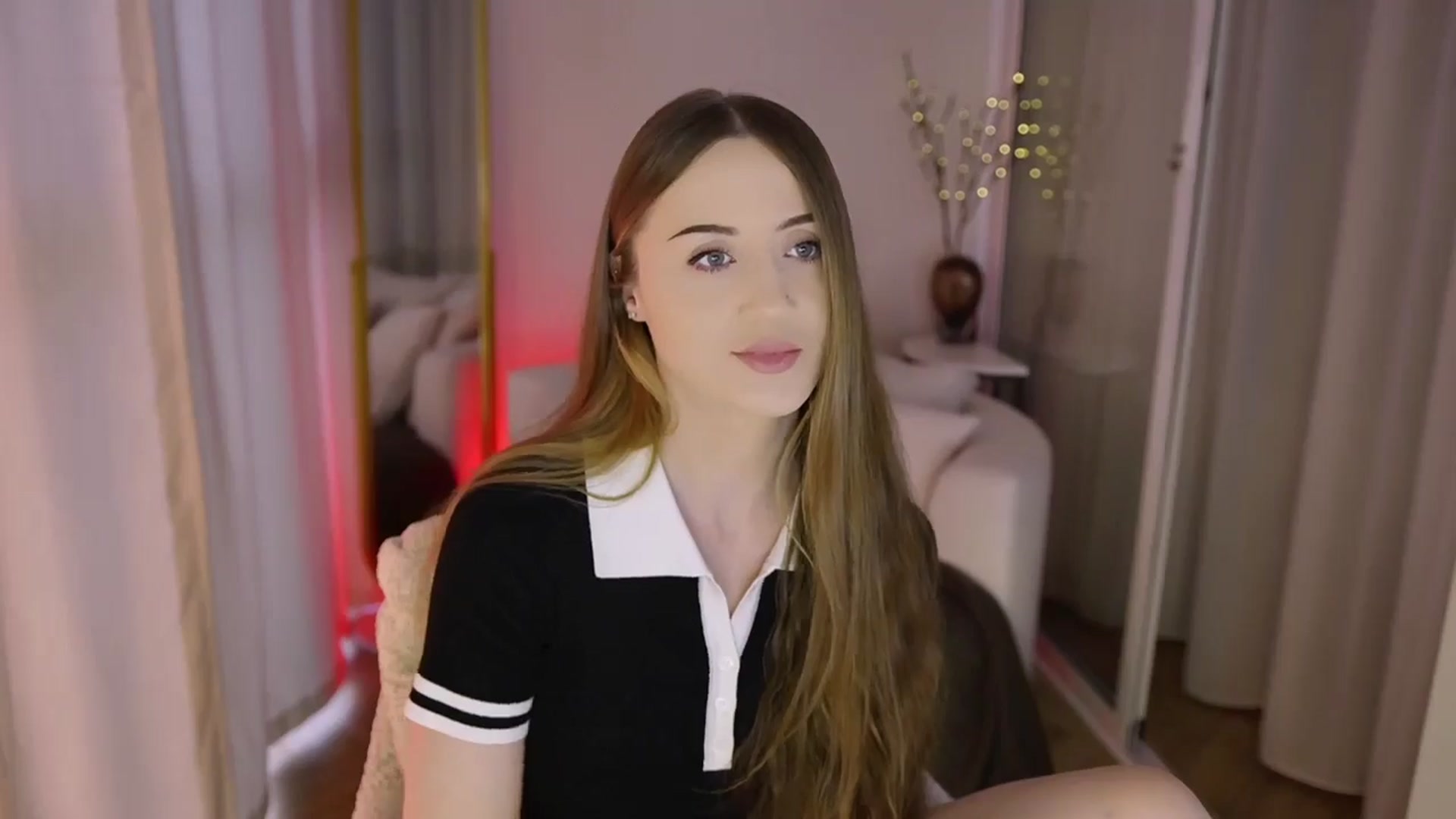 Gallery image thumbnail from Innocent_Soul's myfreecams stream on, 11/10/2025, 12:32 image 12 of 20