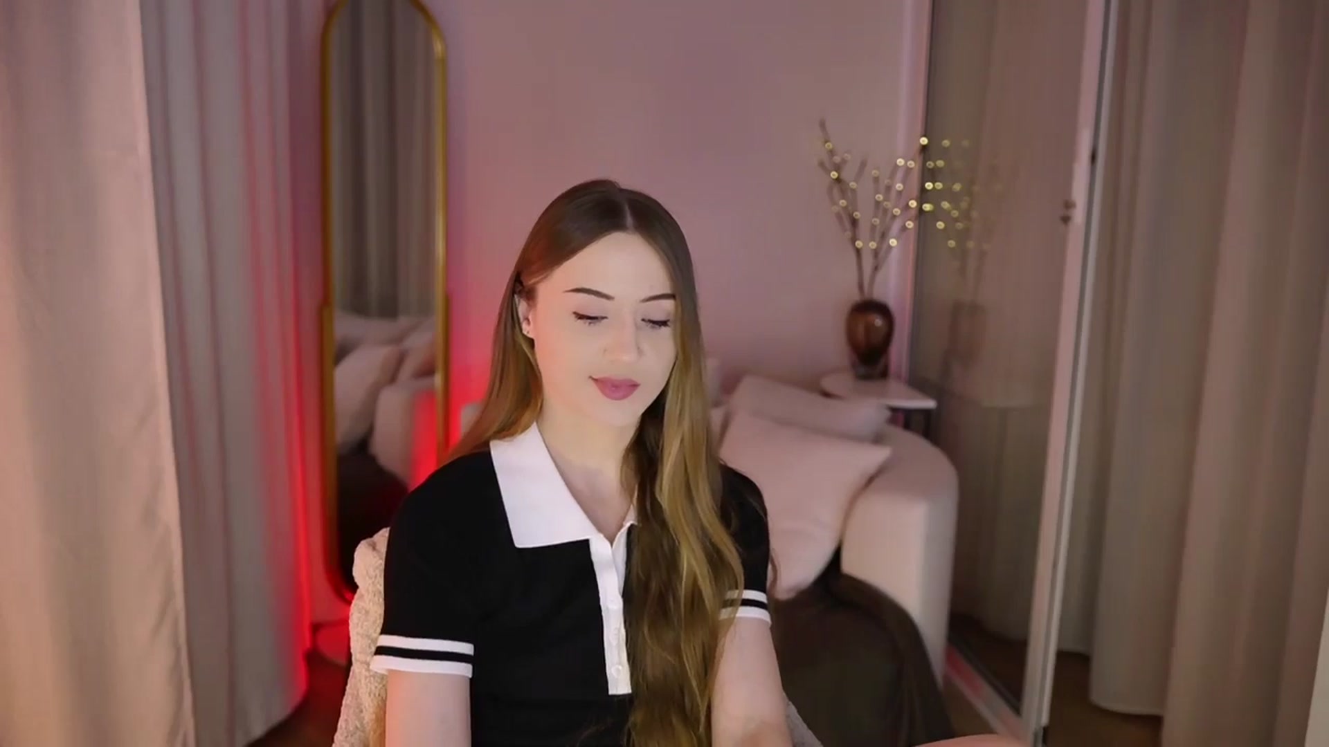 Gallery image thumbnail from Innocent_Soul's myfreecams stream on, 11/10/2025, 18:10 image 13 of 20