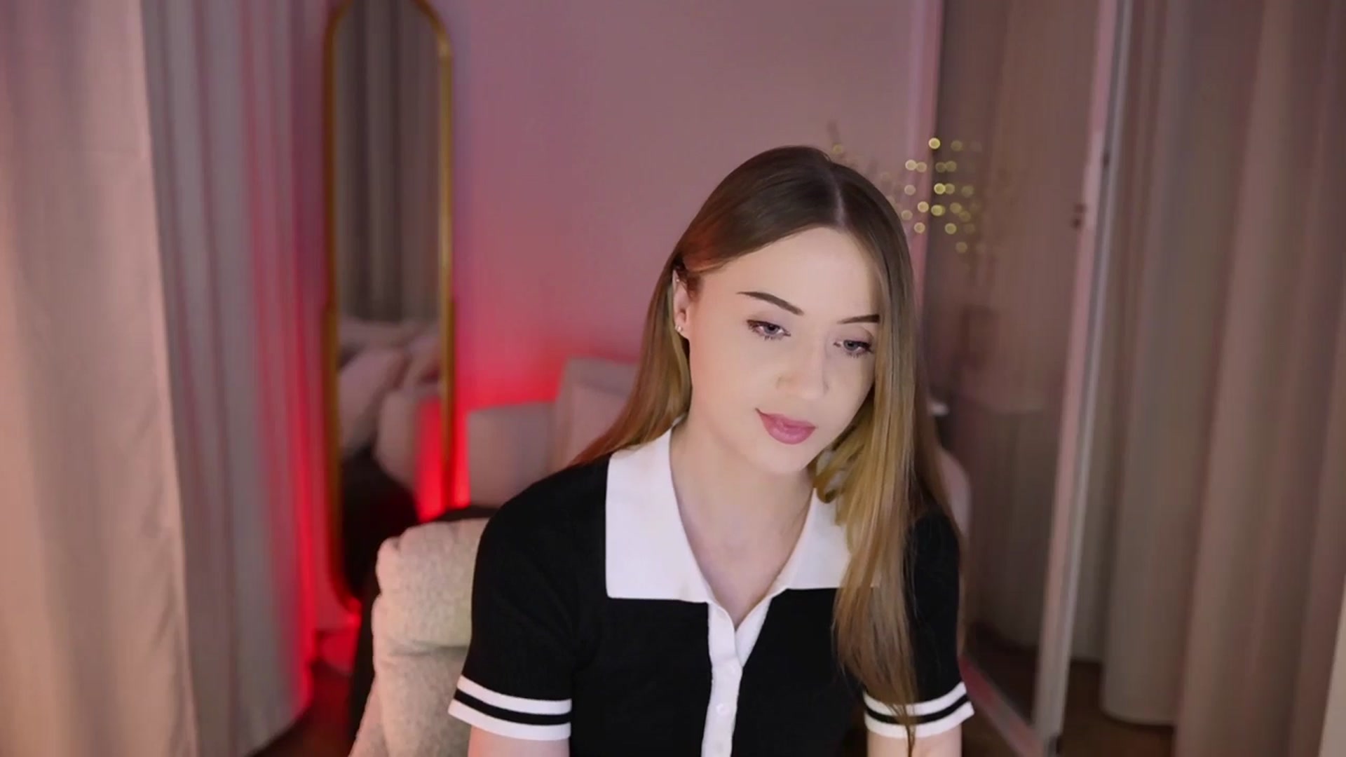 Gallery image thumbnail from Innocent_Soul's myfreecams stream on, 11/10/2025, 18:10 image 6 of 20