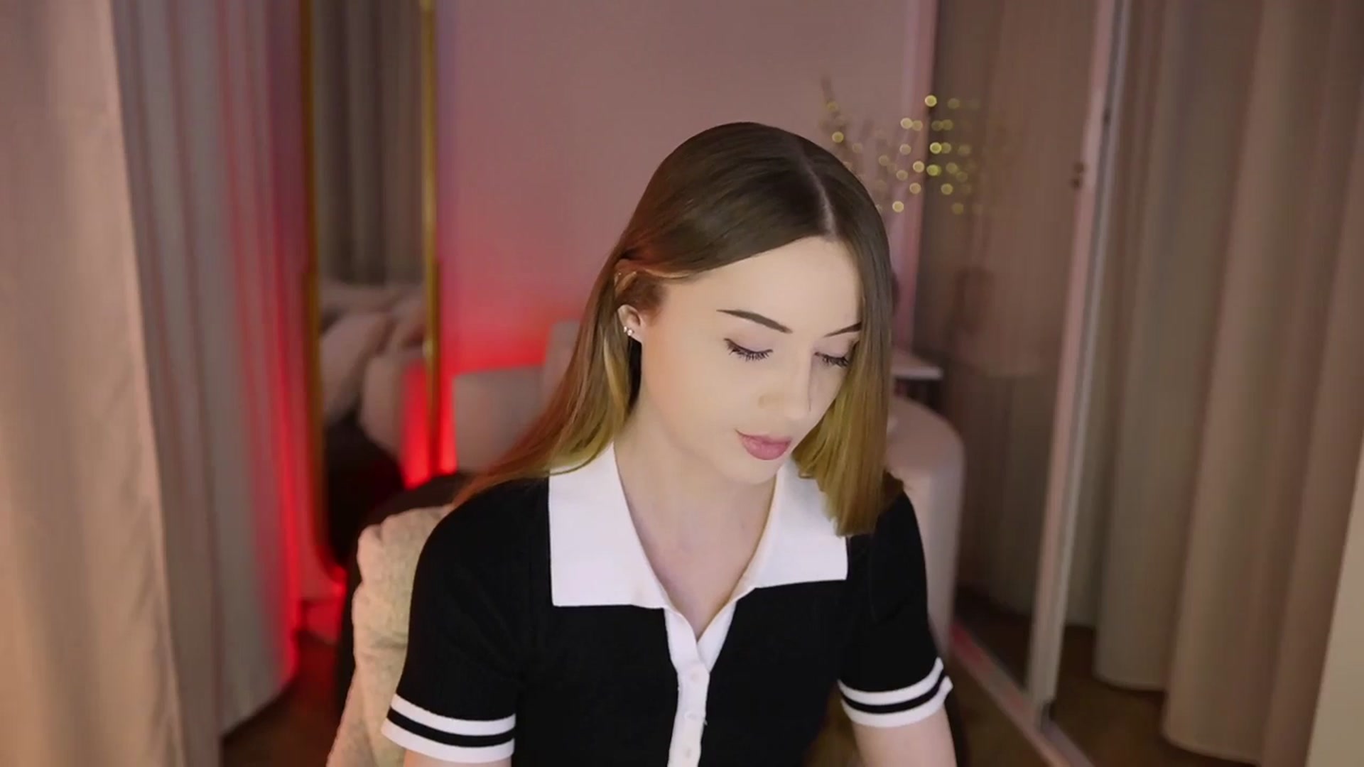Gallery image thumbnail from Innocent_Soul's myfreecams stream on, 11/10/2025, 20:35 image 2 of 20