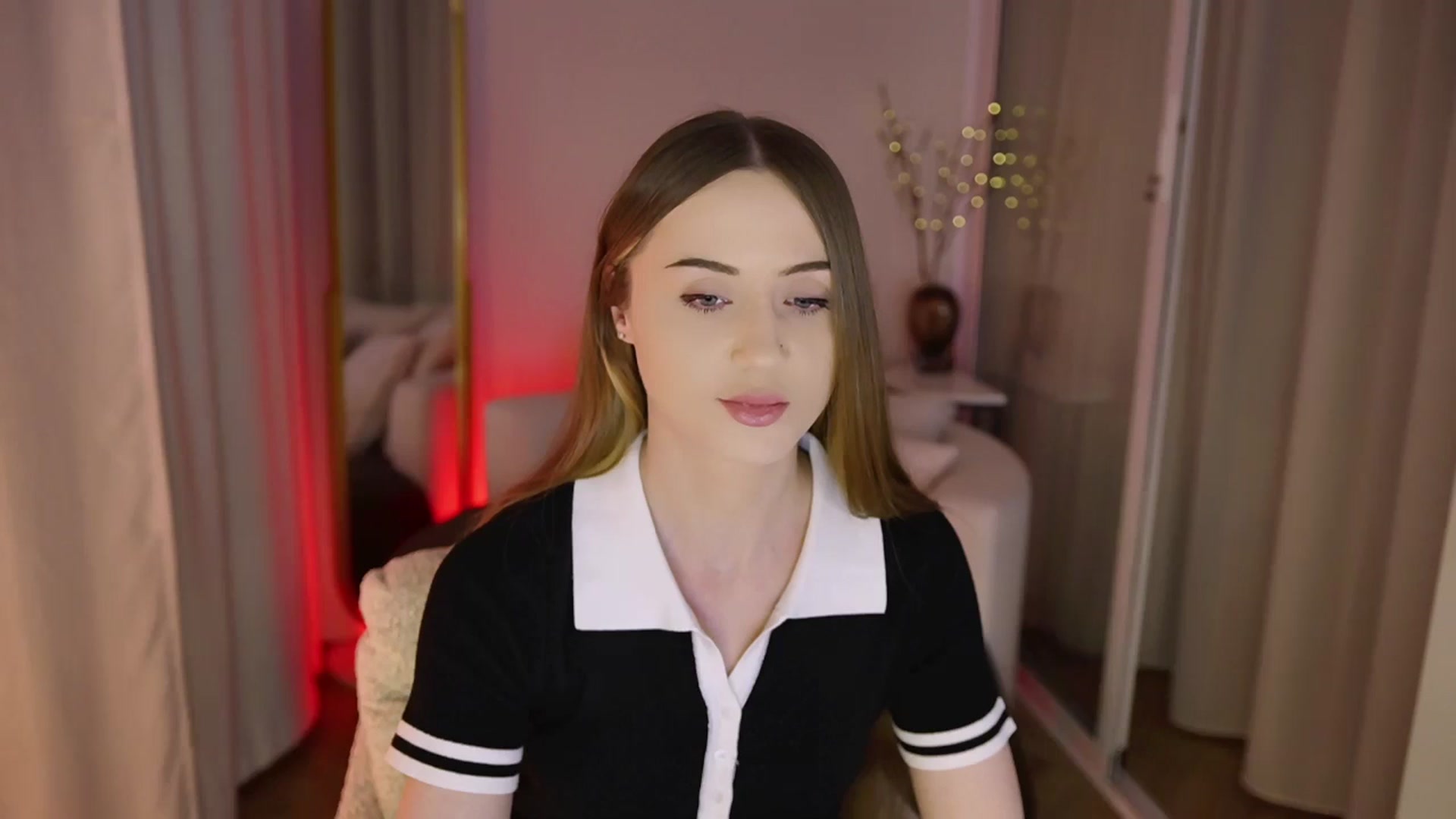 Gallery image thumbnail from Innocent_Soul's myfreecams stream on, 11/10/2025, 20:35 image 1 of 20