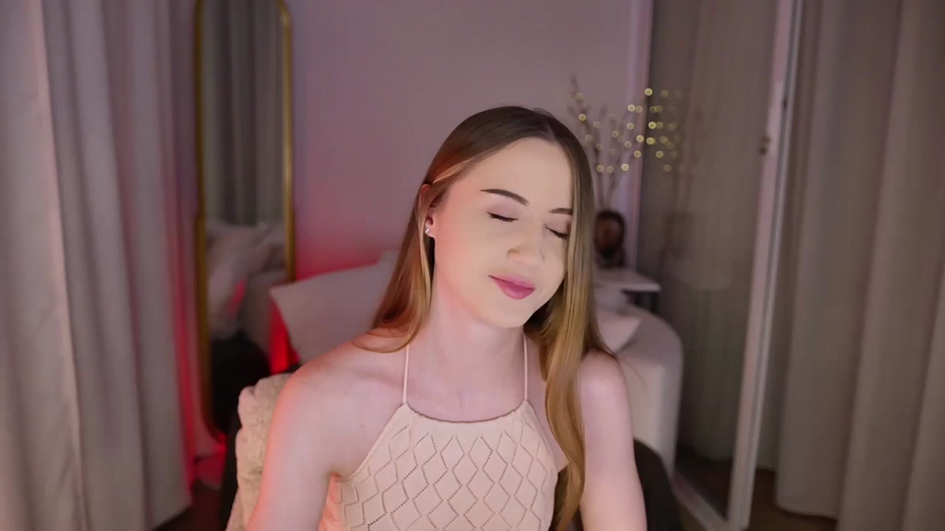 Gallery image thumbnail from Innocent_Soul's myfreecams stream on, 11/11/2025, 18:44 image 17 of 20
