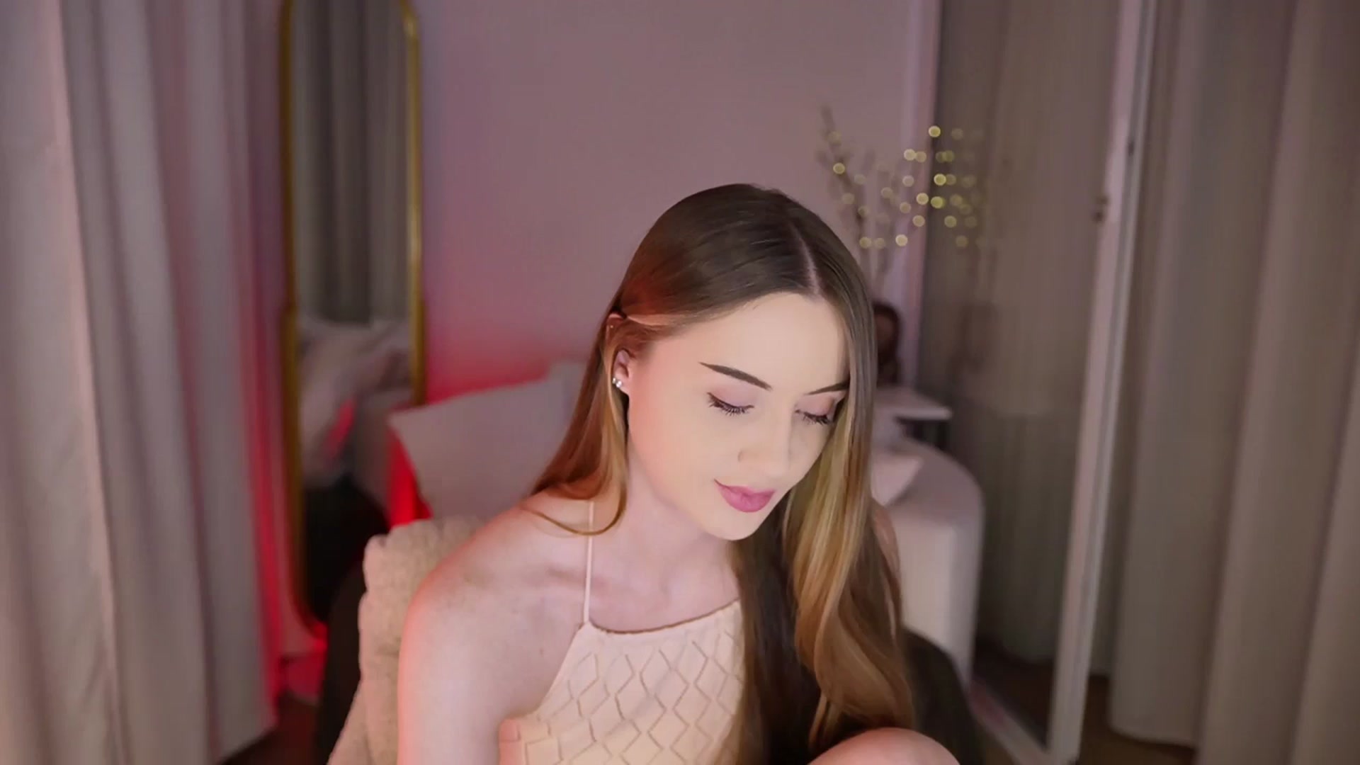 Gallery image thumbnail from Innocent_Soul's myfreecams stream on, 11/11/2025, 18:44 image 5 of 20