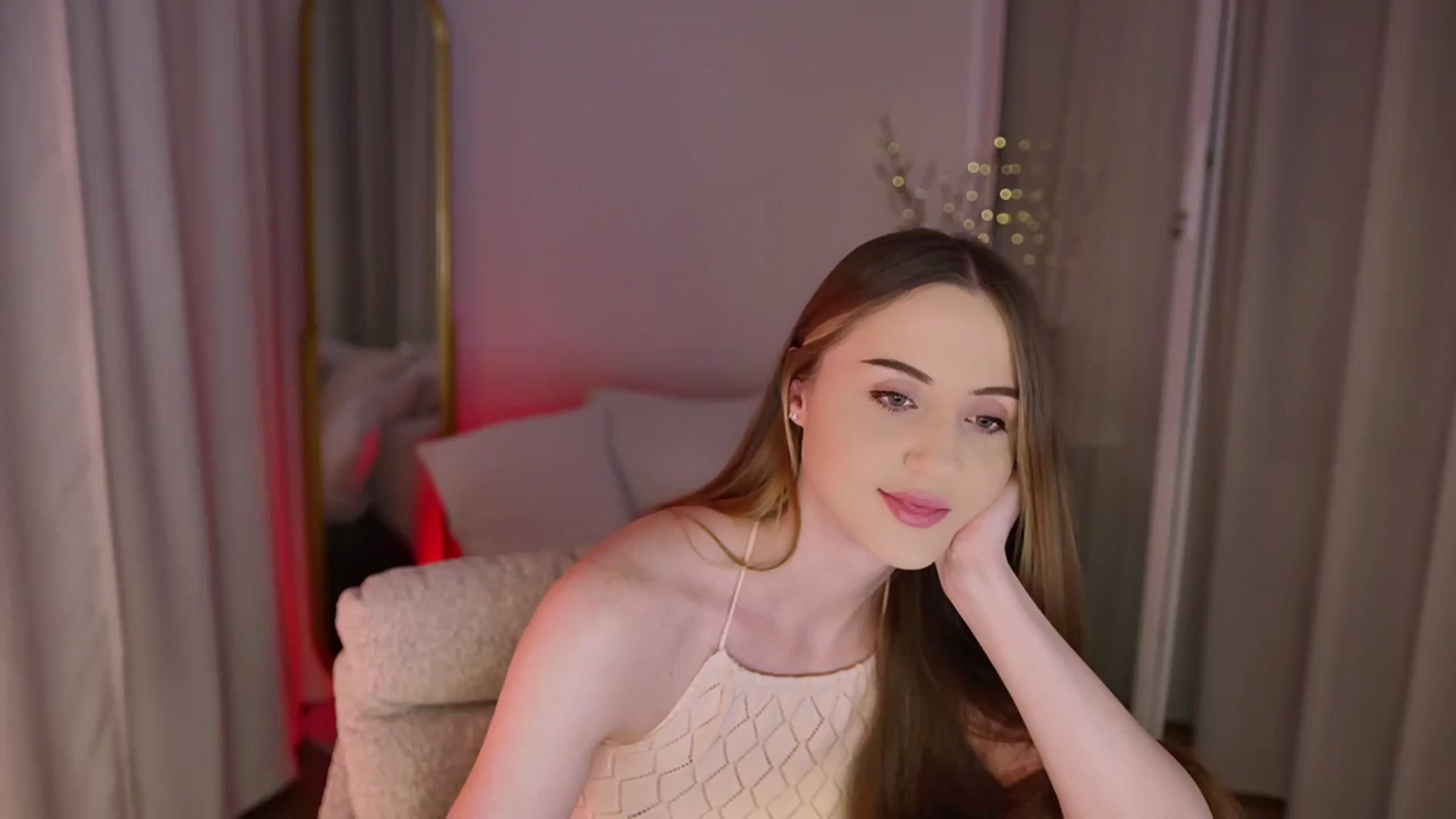 Gallery image thumbnail from Innocent_Soul's myfreecams stream on, 11/11/2025, 18:44 image 3 of 20