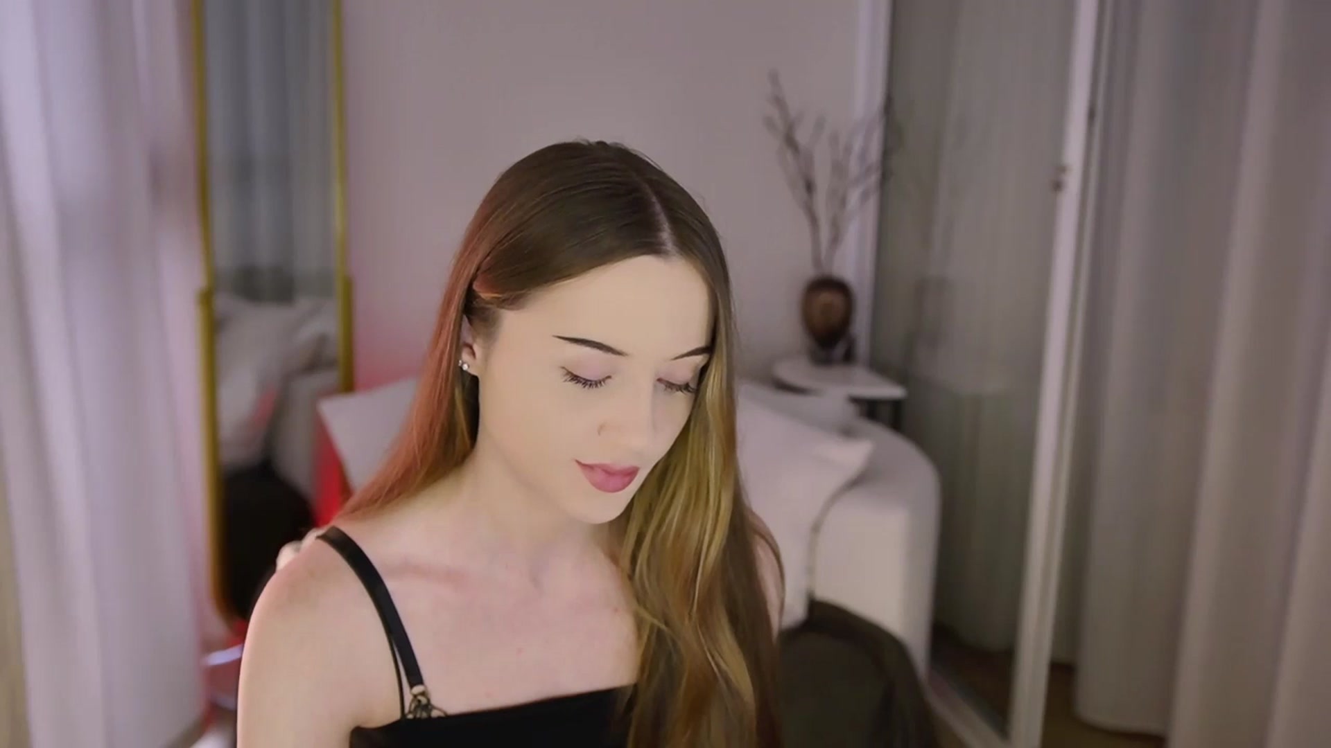 Gallery image thumbnail from Innocent_Soul's myfreecams stream on, 11/13/2025, 10:19 image 9 of 20