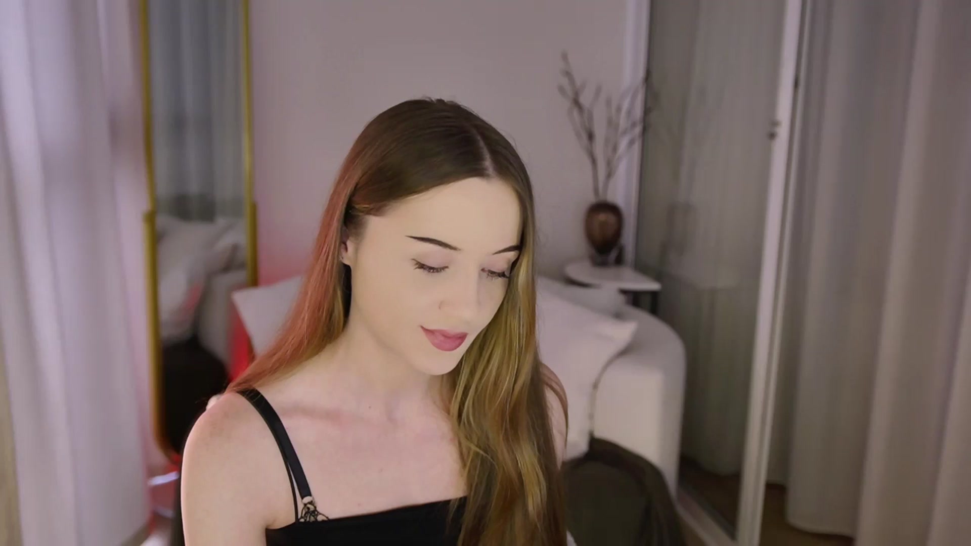 Gallery image thumbnail from Innocent_Soul's myfreecams stream on, 11/13/2025, 10:19 image 13 of 20