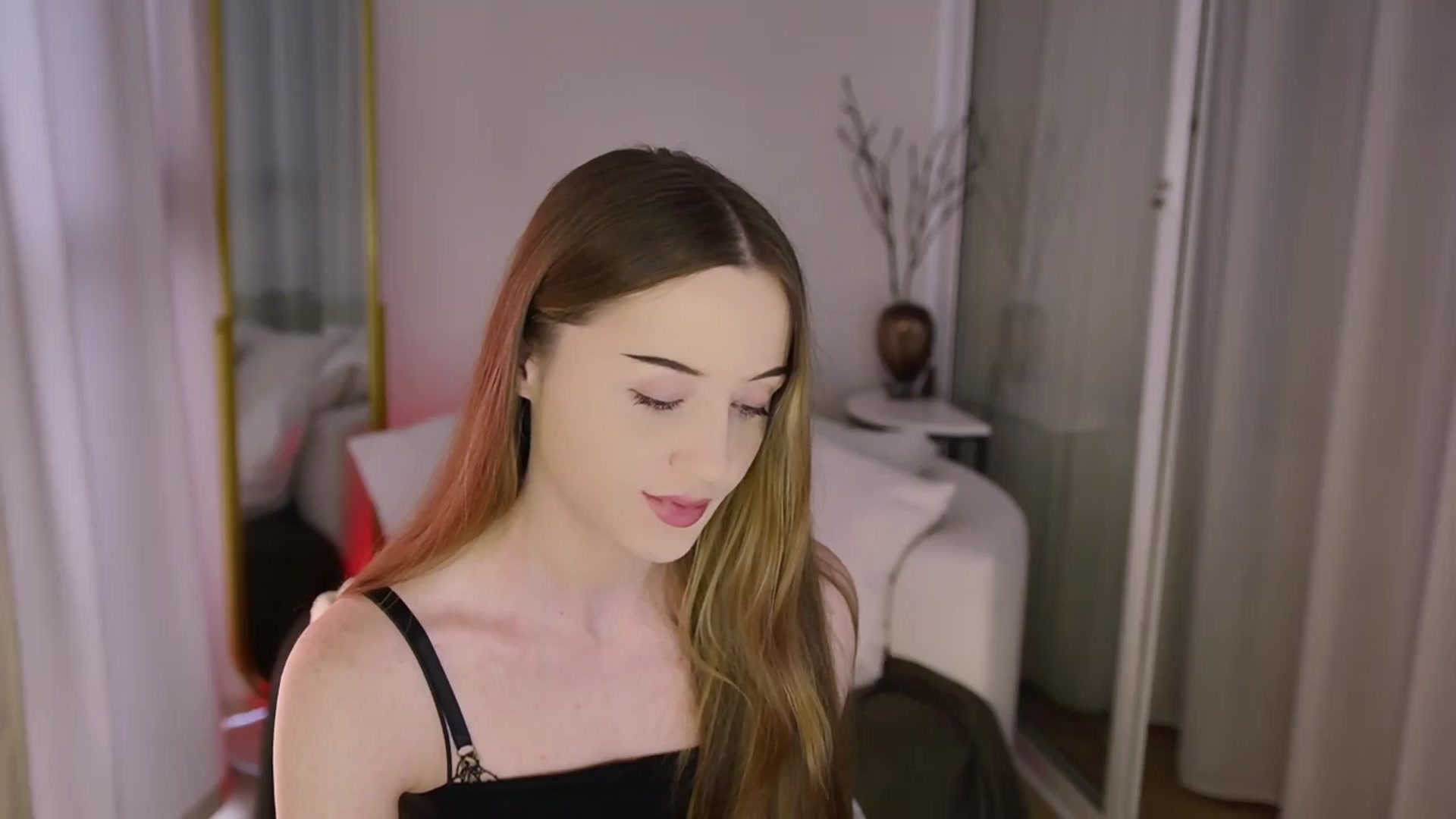 Gallery image thumbnail from Innocent_Soul's myfreecams stream on, 11/13/2025, 10:19 image 14 of 20