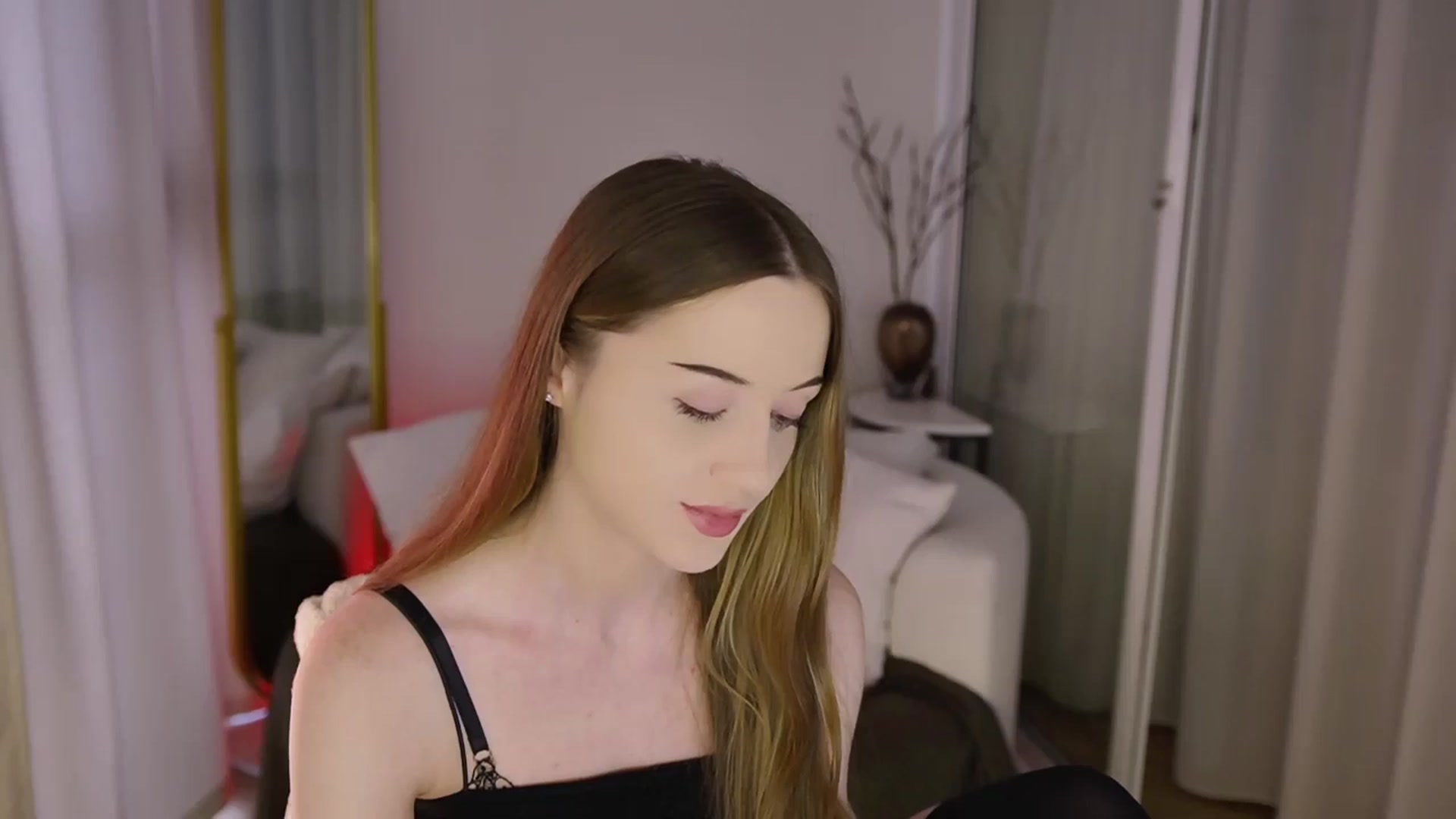 Gallery image thumbnail from Innocent_Soul's myfreecams stream on, 11/13/2025, 10:19 image 19 of 20