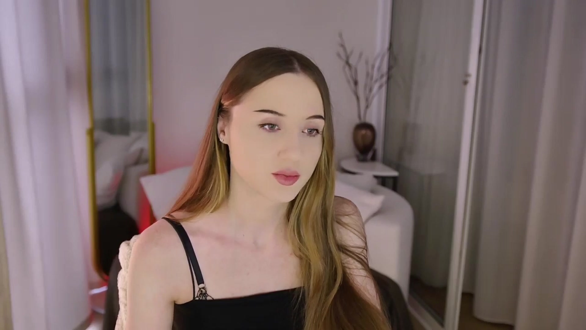 Gallery image thumbnail from Innocent_Soul's myfreecams stream on, 11/13/2025, 10:19 image 3 of 20