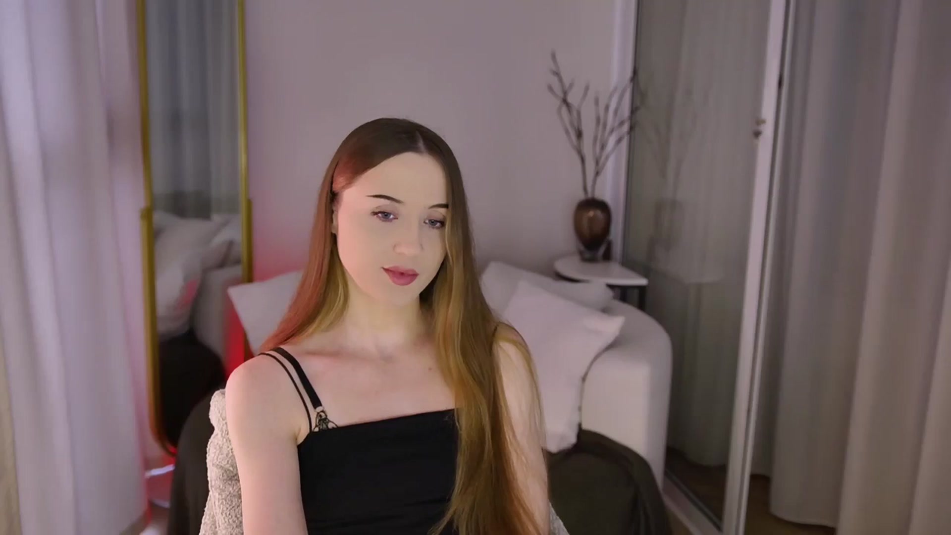 Gallery image thumbnail from Innocent_Soul's myfreecams stream on, 11/13/2025, 12:03 image 4 of 20