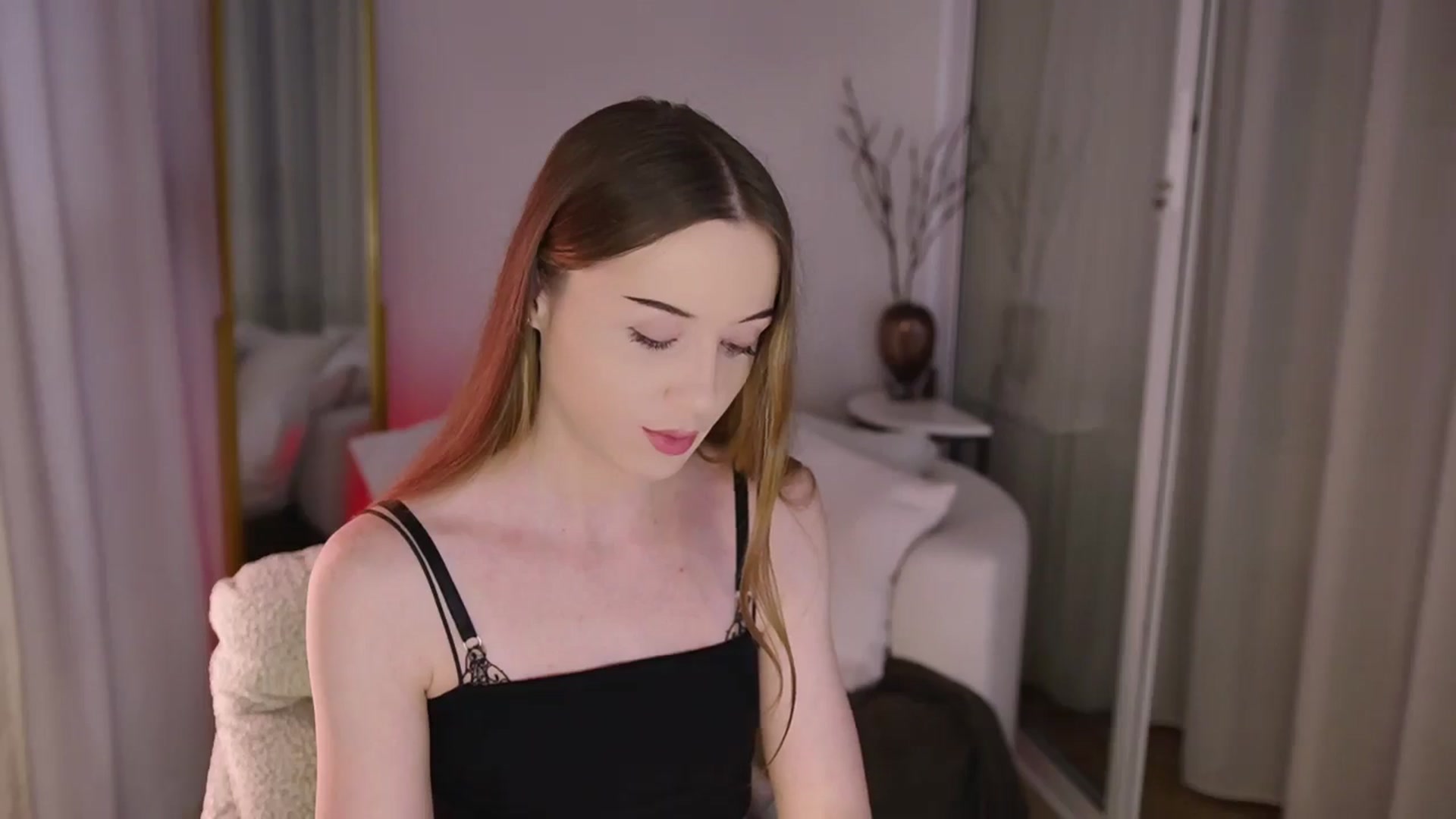 Gallery image thumbnail from Innocent_Soul's myfreecams stream on, 11/13/2025, 12:03 image 20 of 20