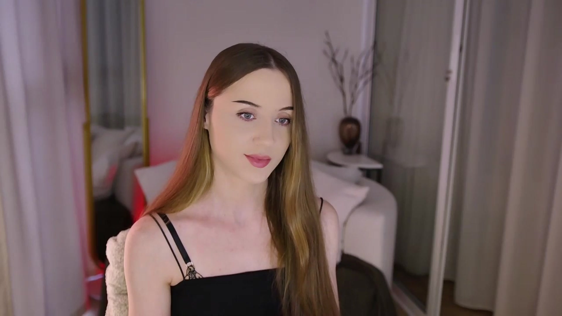 Gallery image thumbnail from Innocent_Soul's myfreecams stream on, 11/13/2025, 12:03 image 12 of 20