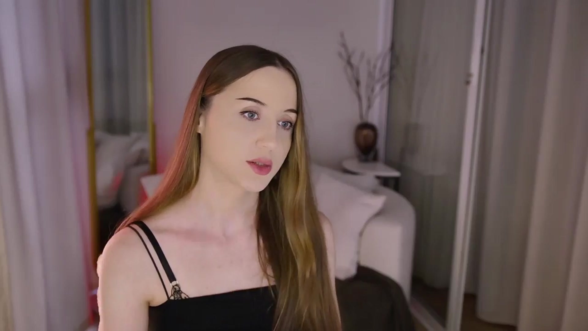 Gallery image thumbnail from Innocent_Soul's myfreecams stream on, 11/13/2025, 12:03 image 15 of 20