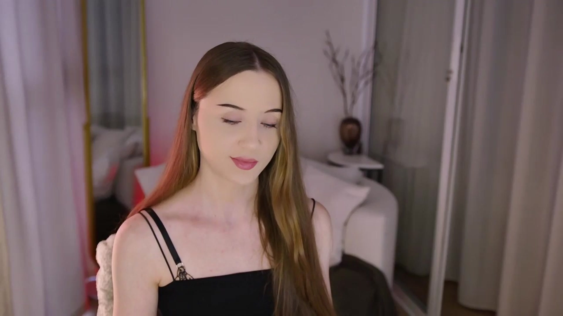 Gallery image thumbnail from Innocent_Soul's myfreecams stream on, 11/13/2025, 12:03 image 14 of 20