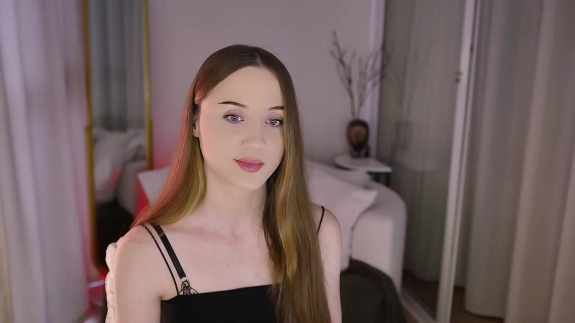 Gallery image thumbnail from Innocent_Soul's myfreecams stream on, 11/13/2025, 12:03 image 11 of 20
