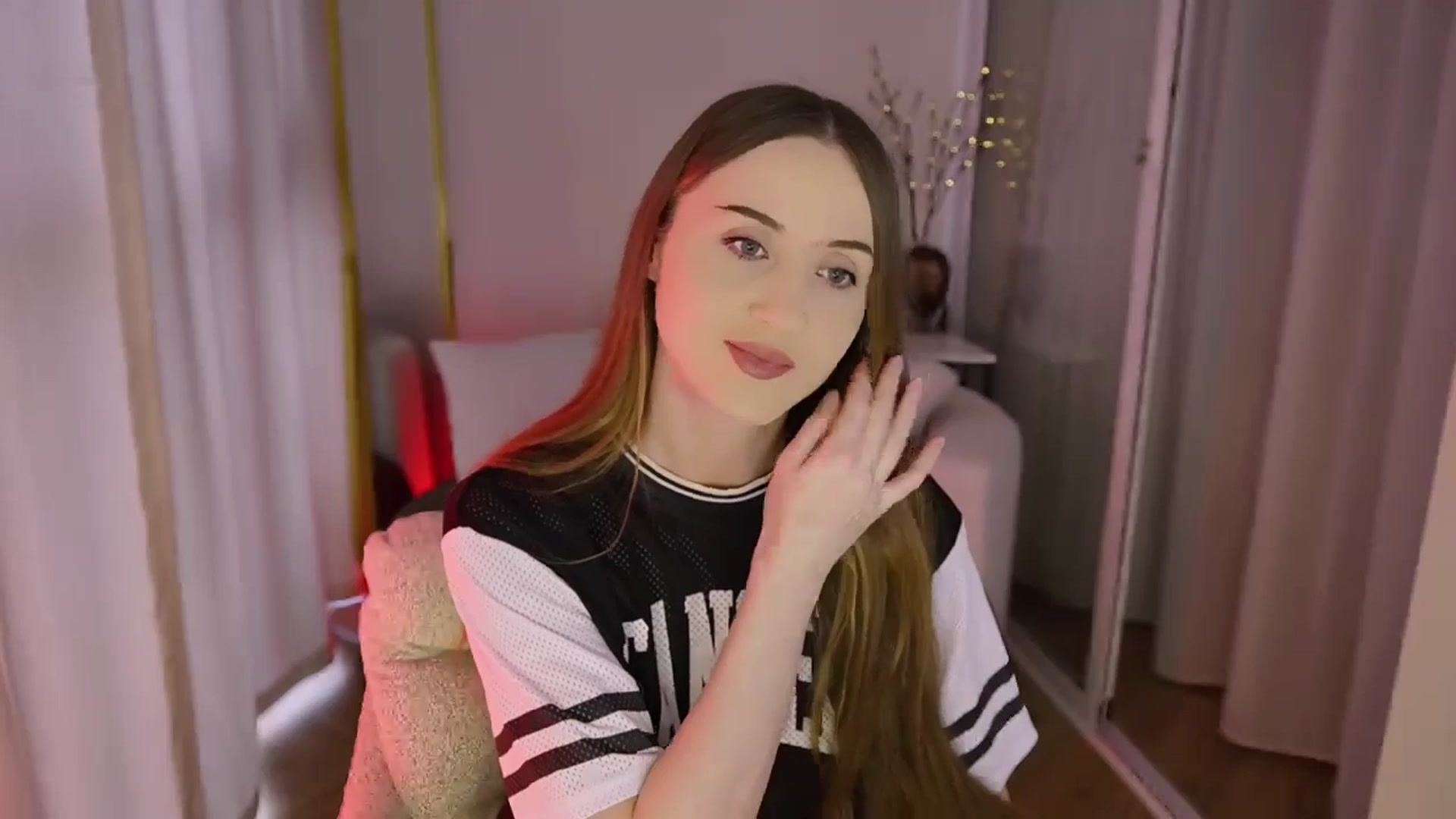 Gallery image thumbnail from Innocent_Soul's myfreecams stream on, 11/14/2025, 12:56 image 5 of 20